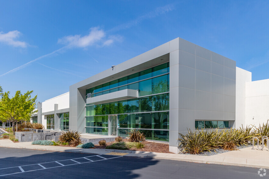 3600 Peterson Way, Santa Clara, CA for lease - Building Photo - Image 3 of 11