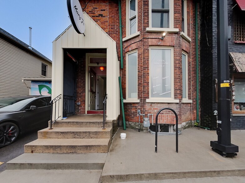 154 Division St, Kingston, ON à vendre - Photo du bâtiment - Image 2 de 11
