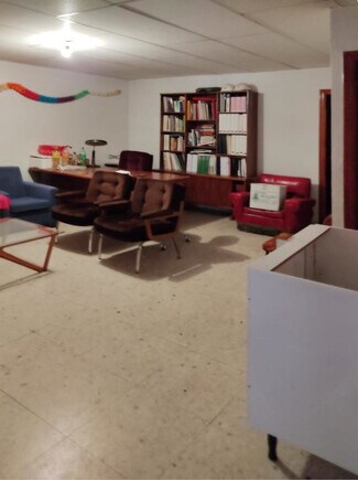 Plus de détails pour Multi-résidentiel à vendre