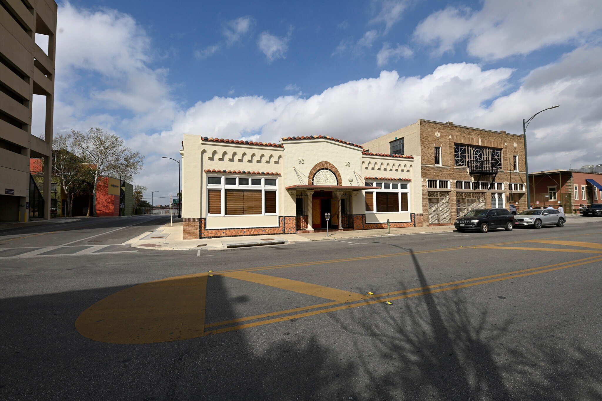 Paramount Plaza portfolio of 6 properties for sale on LoopNet.ca Building Photo- Image 1 of 16