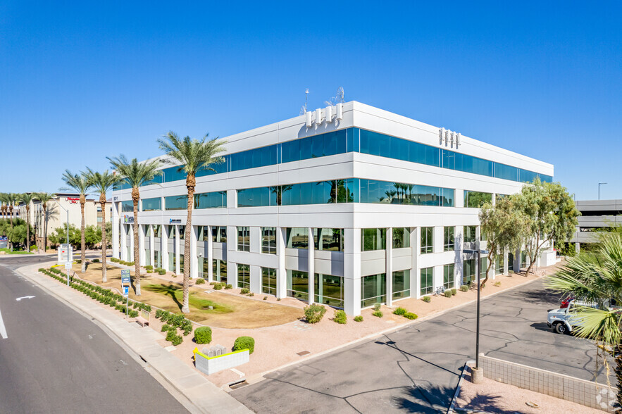 501 N 44th St, Phoenix, AZ for lease - Building Photo - Image 1 of 8