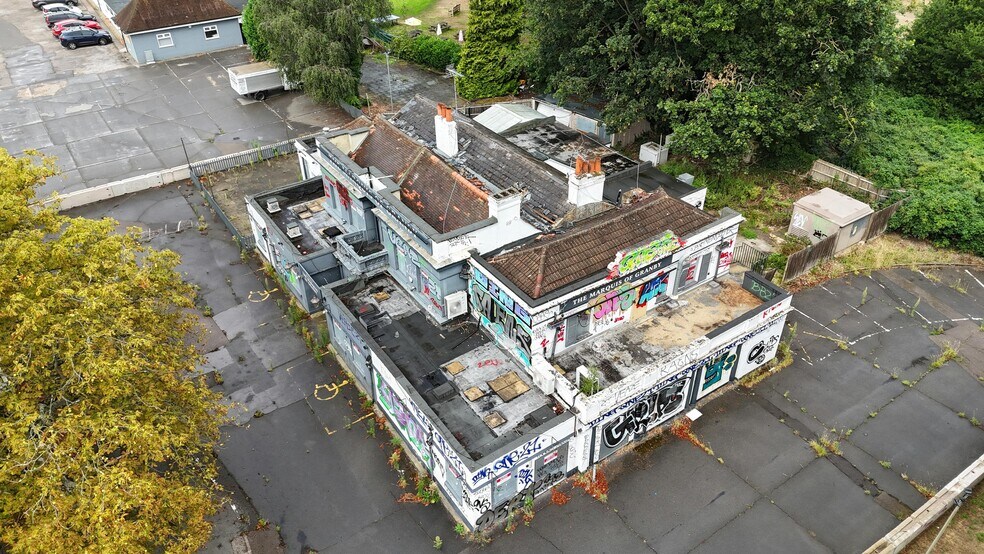 Portsmouth Rd, Esher à vendre - Photo du bâtiment - Image 2 de 13
