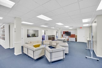 2058 14th Ave, Vero Beach, FL for lease Building Photo- Image 2 of 7