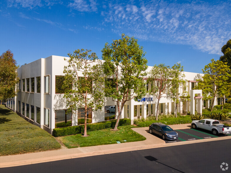 101 Academy Dr, Irvine, CA à vendre - Photo principale - Image 1 de 1