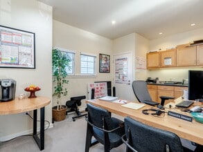 2800 E Evergreen Blvd, Vancouver, WA for lease Building Photo- Image 1 of 13