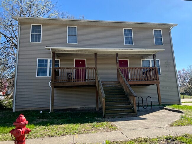 More details for 305 & 307 E Mill St – Multifamily for Sale, Carbondale, IL