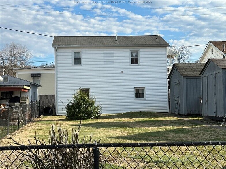 126 6th Ave, South Charleston, WV à vendre - Photo du bâtiment - Image 3 de 14