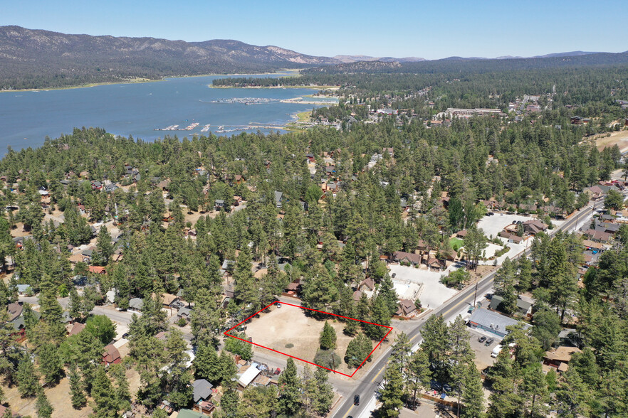 40111 Big Bear Blvd, Big Bear Lake, CA à vendre - Photo du bâtiment - Image 1 de 1