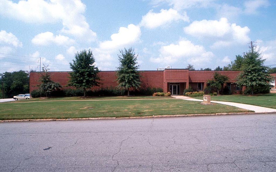 1510 Stone Ridge Dr, Stone Mountain, GA à louer - Photo du bâtiment - Image 3 de 11