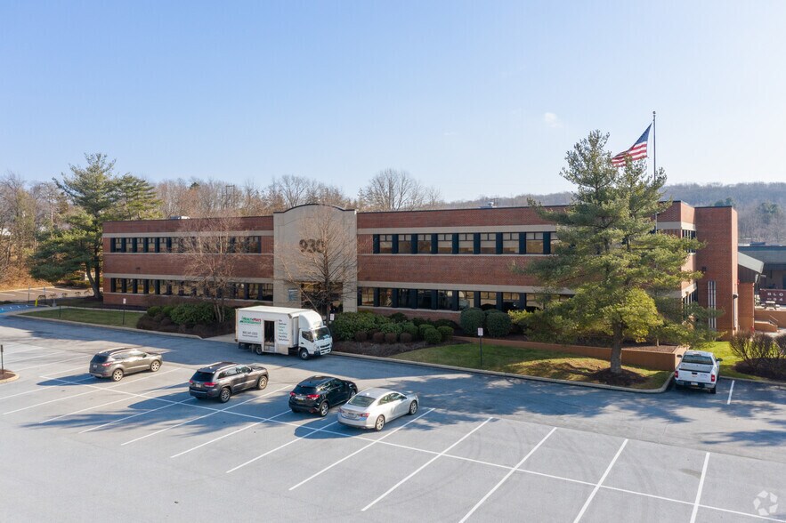930 E Lincoln Hwy, Exton, PA à louer - Photo du bâtiment - Image 2 de 2