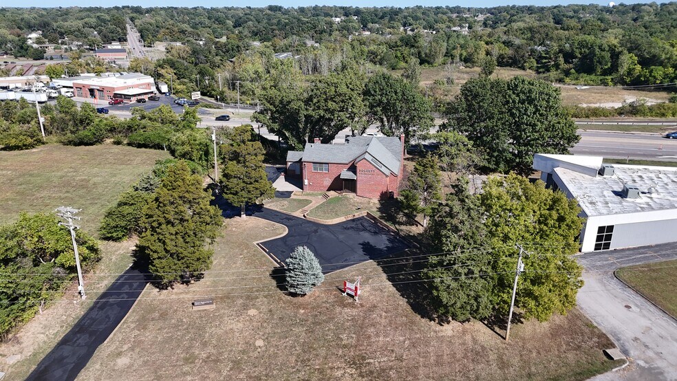 11144 Dorsett Rd, Maryland Heights, MO à vendre - Photo du bâtiment - Image 3 de 7