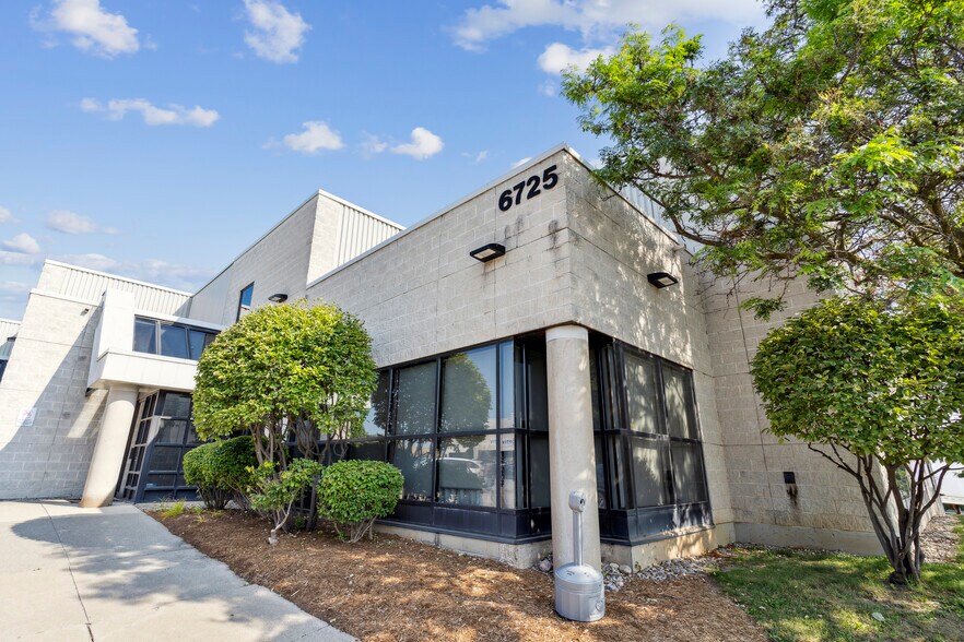 6725 Millcreek Dr, Mississauga, ON à louer - Photo du bâtiment - Image 2 de 3