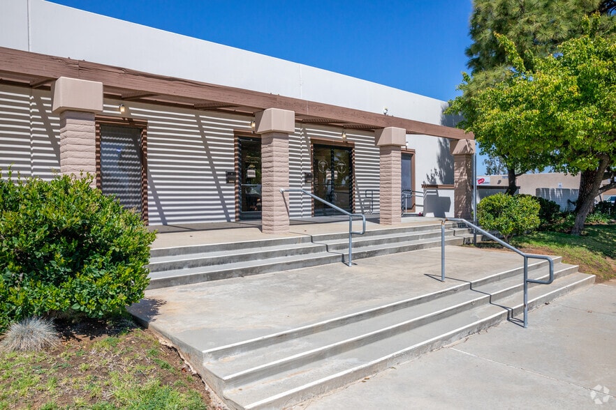 5038-5046 Ruffner St, San Diego, CA for lease - Building Photo - Image 2 of 4