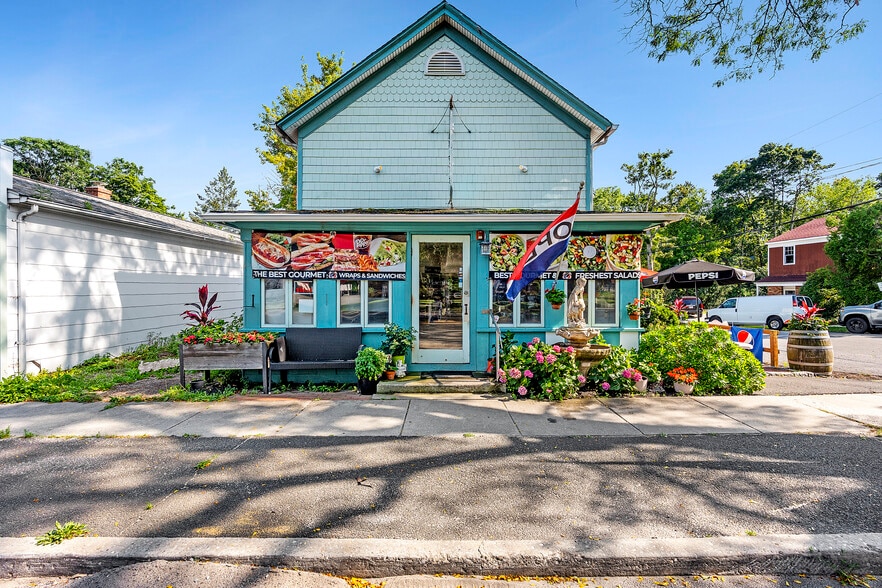 55700 Rt-25, Southold, NY à vendre - Photo du bâtiment - Image 1 de 15