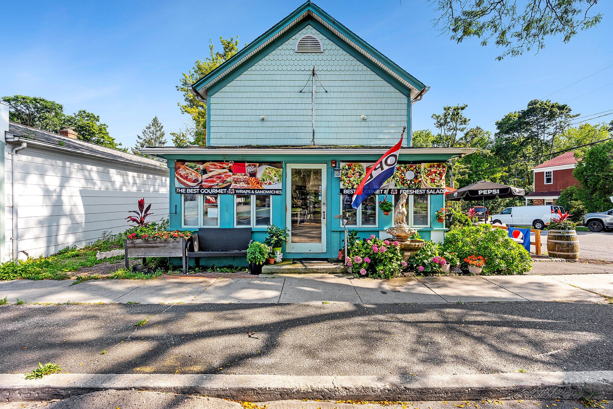 55700 Rt-25, Southold, NY à vendre Photo du bâtiment- Image 1 de 16