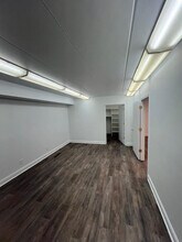 813 E Michigan Ave, Ypsilanti, MI à louer Photo intérieure- Image 2 de 7