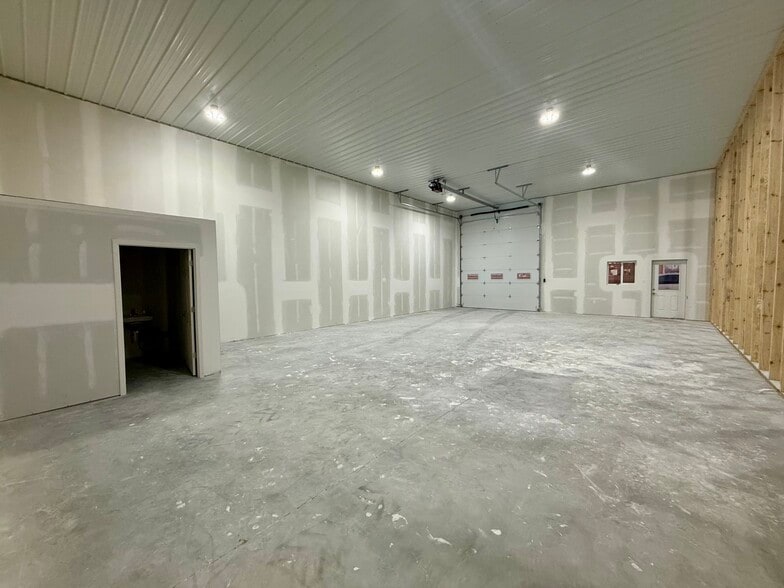 3398 Nolan Carney Dr, Perry, IA for sale - Building Photo - Image 3 of 10