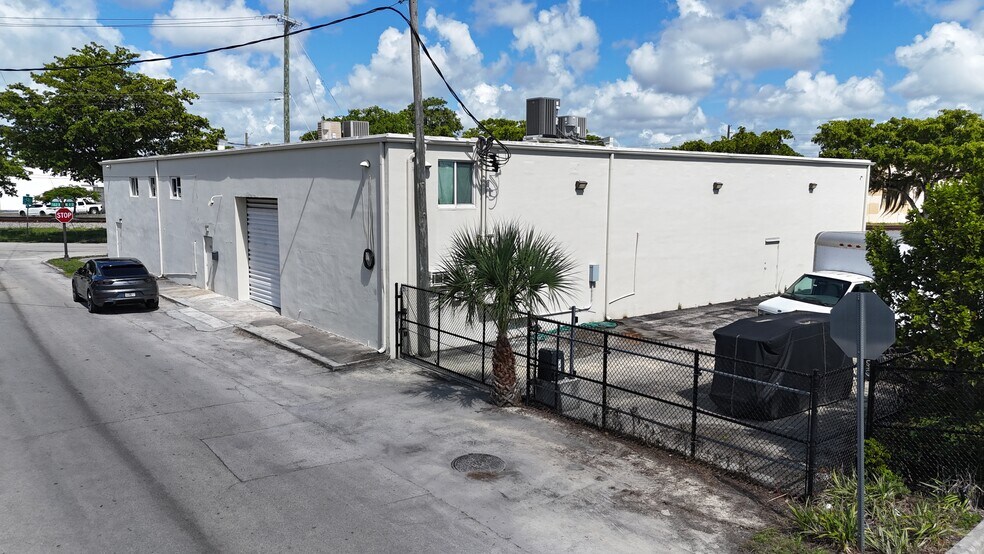 701 NE 11th St, Fort Lauderdale, FL à vendre - Photo du bâtiment - Image 1 de 6