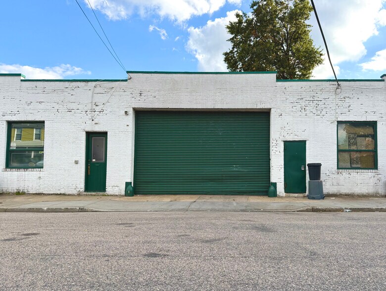 87-95 Searing Ave, Mineola, NY à vendre - Photo du bâtiment - Image 2 de 9