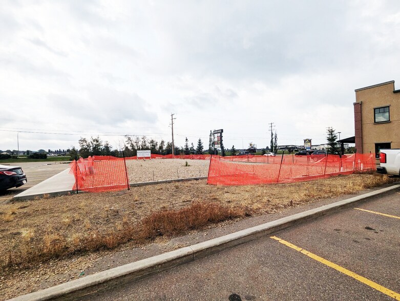 29 Beju Industrial Dr, Sylvan Lake, AB à louer - Photo du bâtiment - Image 1 de 2