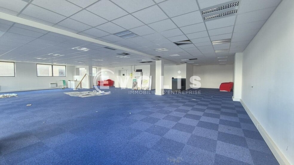 Office in Ferrieres En Brie for lease - Interior Photo - Image 2 of 5