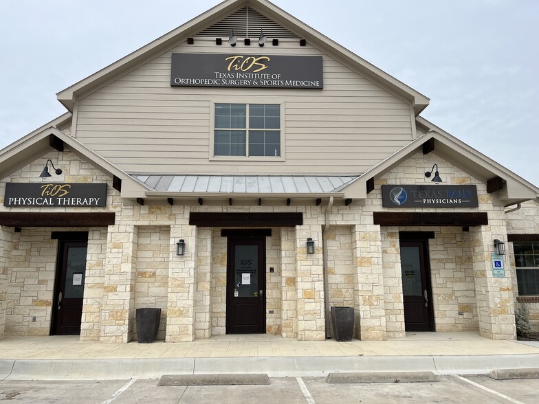 815 E Ira E Woods Ave, Grapevine, TX for lease - Building Photo - Image 2 of 4