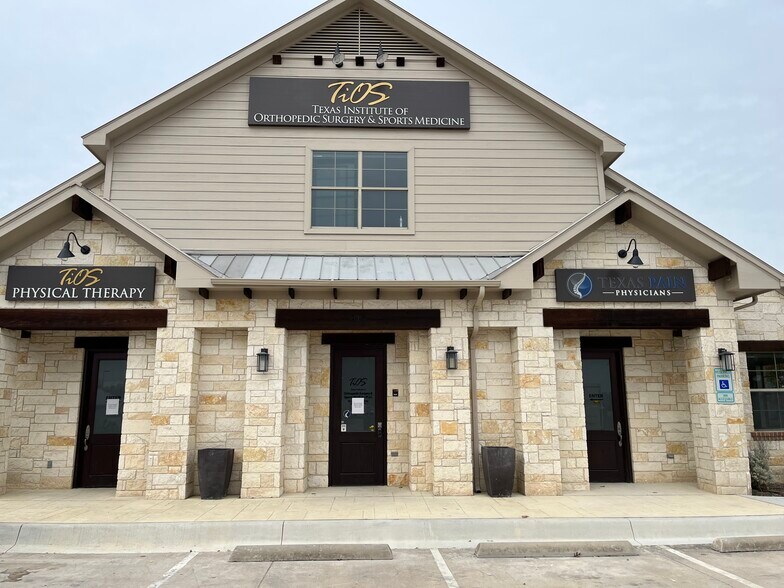 815 E Ira E Woods Ave, Grapevine, TX à louer - Photo du bâtiment - Image 2 de 4