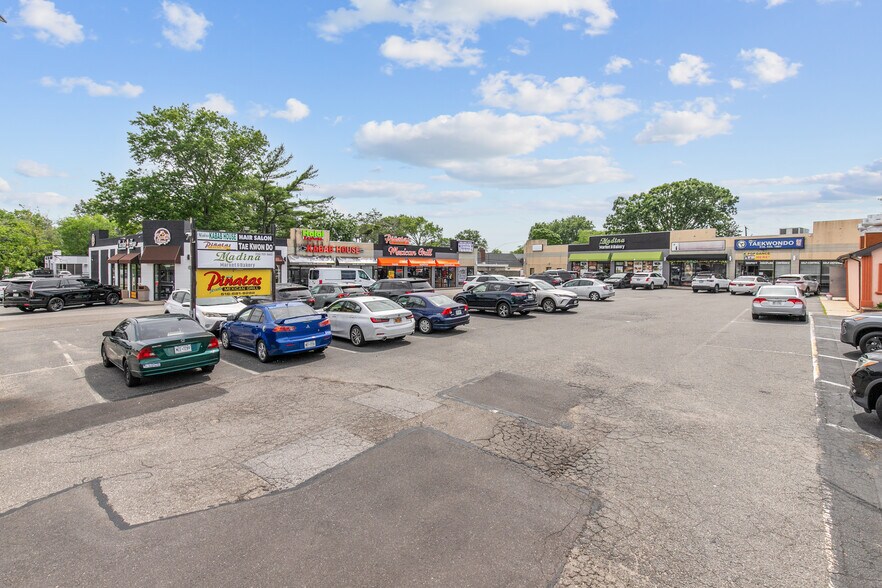 597-603 Hicksville Rd, Bethpage, NY à vendre - Photo du bâtiment - Image 3 de 5