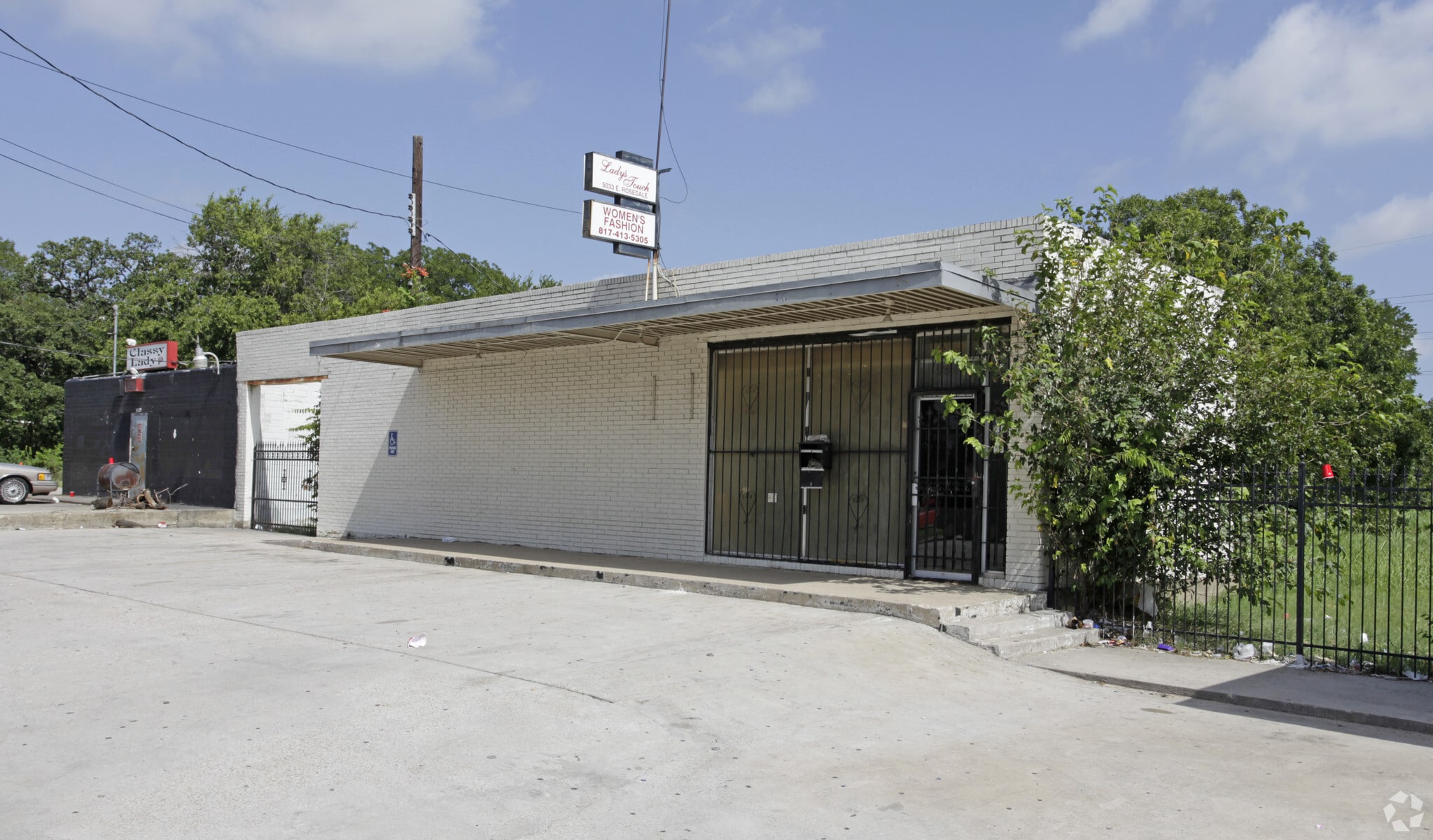 Versatile Retail Opportunity w/ Rear Lot portfolio of 2 properties for sale on LoopNet.ca Building Photo- Image 1 of 5