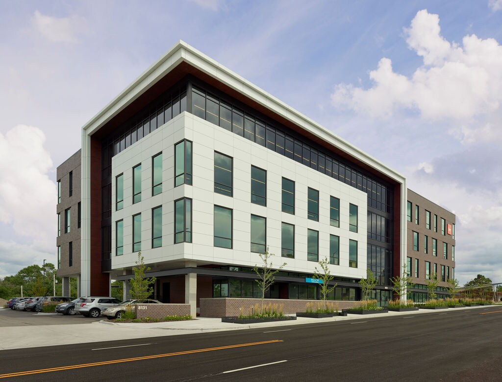 8131 Metcalf Ave, Overland Park, KS à vendre Photo du bâtiment- Image 1 de 1