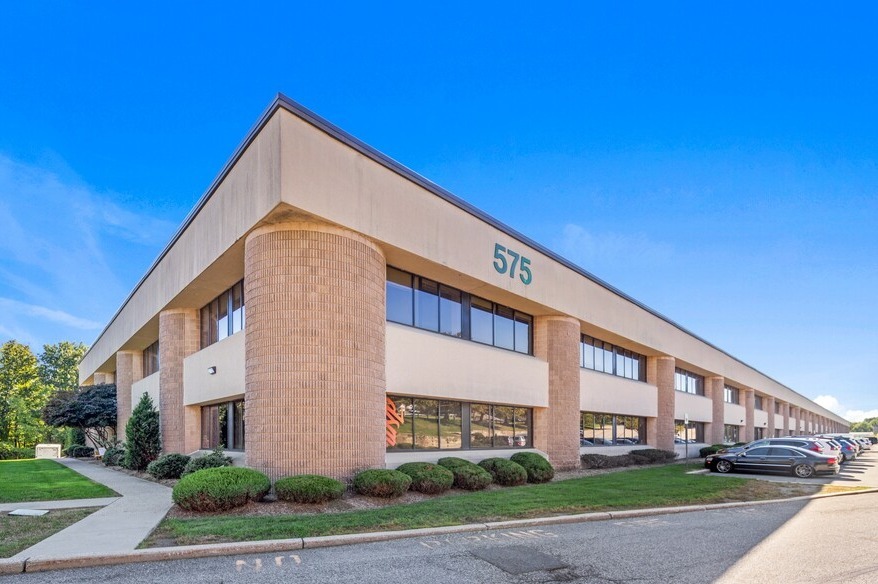 575 Corporate Dr, Mahwah, NJ for lease - Building Photo - Image 1 of 18