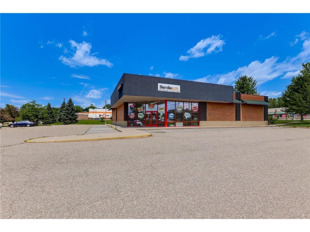 9079 Buchanon Trl, Inver Grove Heights, MN for sale Building Photo- Image 1 of 17