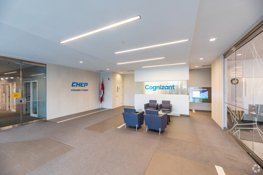 7100 W Credit Ave, Mississauga, ON à vendre - Hall d’entrée - Image 1 de 1