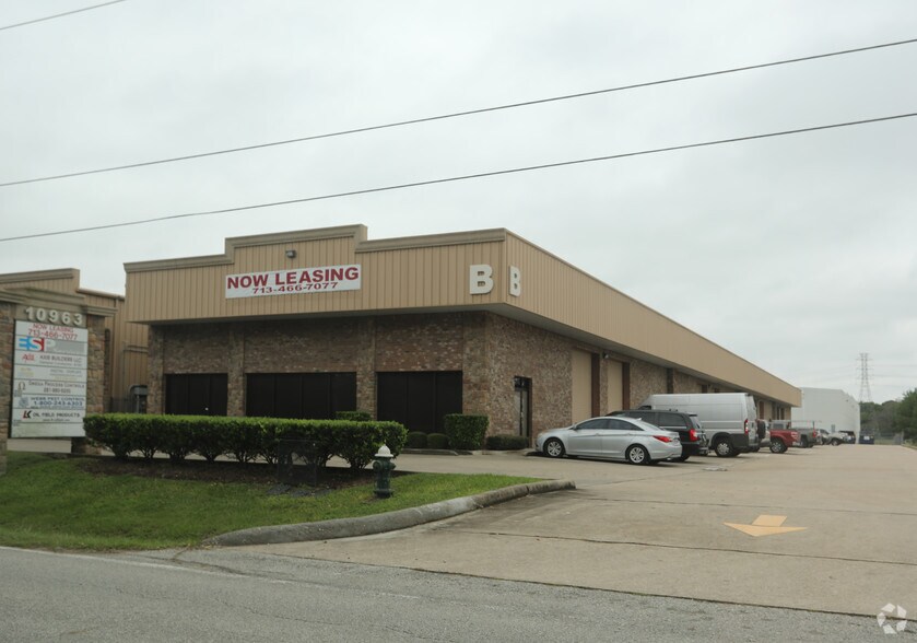 10963 Cutten Rd, Houston, TX for lease - Primary Photo - Image 1 of 9