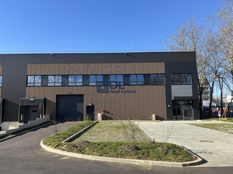 Industriel dans Trappes à louer - Photo du bâtiment - Image 1 de 17