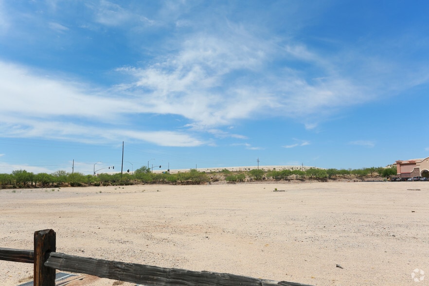 15990-16060 S Rancho Sahuarita Blvd, Sahuarita, AZ à louer - Photo du bâtiment - Image 2 de 3