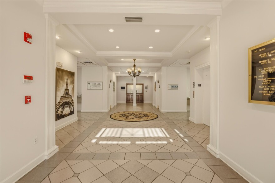 2457 Care Dr, Tallahassee, FL à louer - Photo du bâtiment - Image 3 de 33