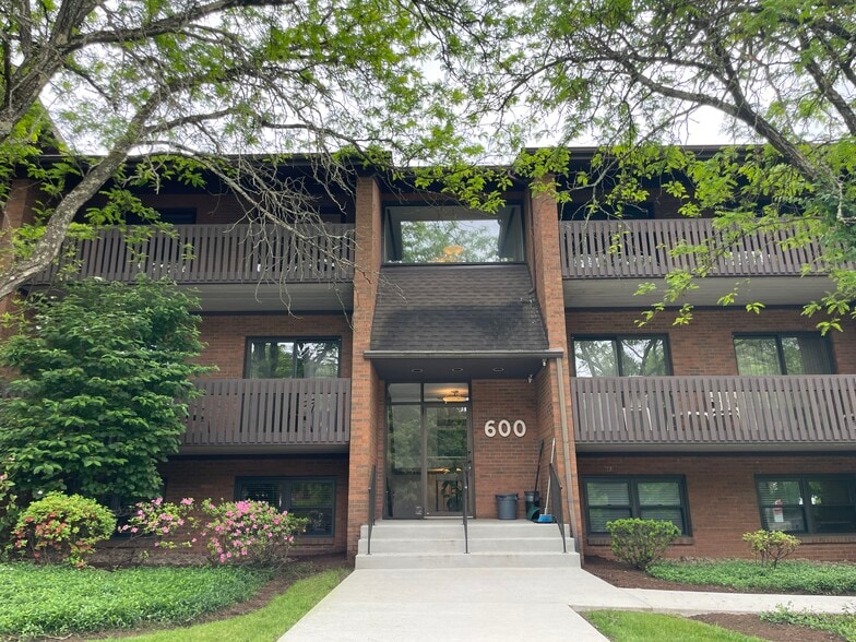 600 McKnight Park Dr, Pittsburgh, PA à louer - Photo du bâtiment - Image 1 de 48