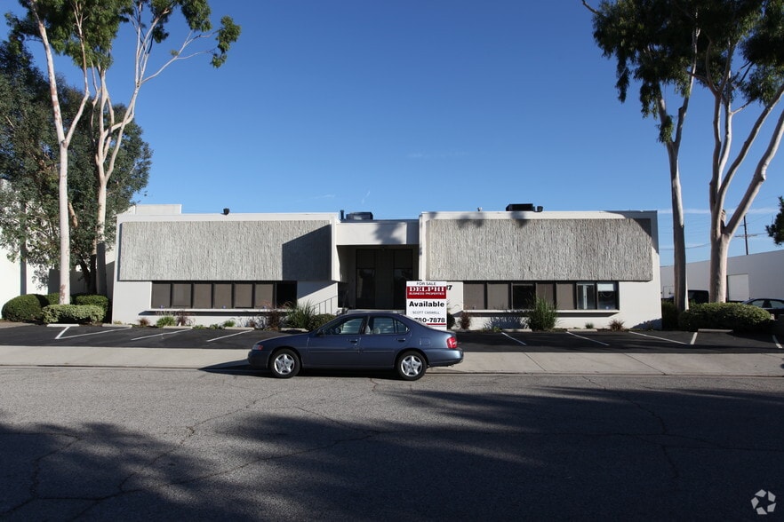 20717 Marilla St, Chatsworth, CA for lease - Building Photo - Image 2 of 3