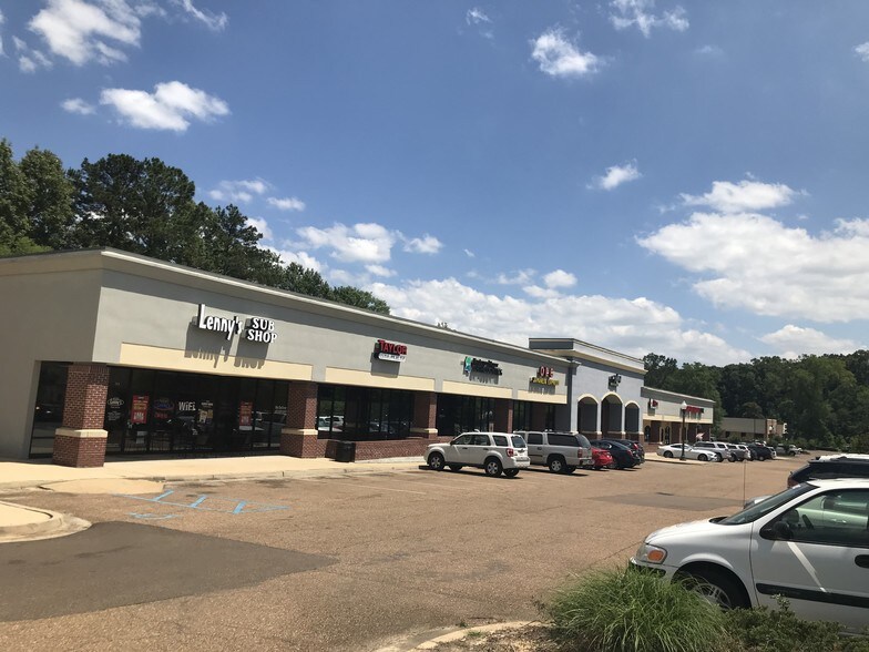 717-747 Clinton Pky, Clinton, MS for lease - Building Photo - Image 2 of 4