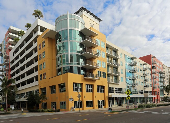 Plus de détails pour 1208 E Kennedy Blvd, Tampa, FL - Commerce de détail à louer