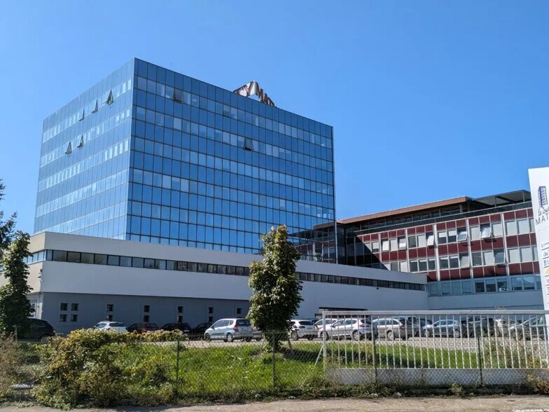 Office in Besançon for lease - Building Photo - Image 3 of 5