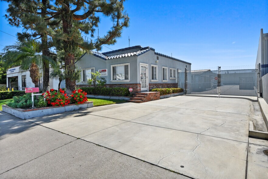 3006 E Coronado St, Anaheim, CA for lease - Primary Photo - Image 2 of 12