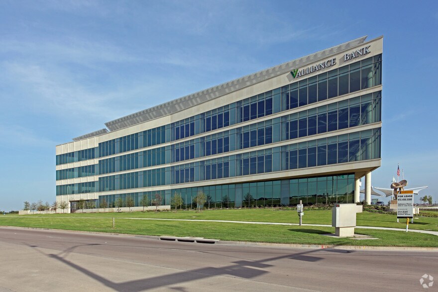 5900 S Lake Forest Dr, McKinney, TX à louer - Photo du bâtiment - Image 3 de 49