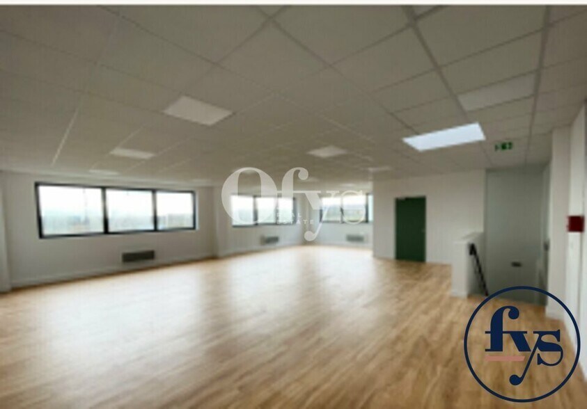 14 Rue Fulgencio Gimenez, Vaulx-en-Velin for sale - Building Photo - Image 3 of 10