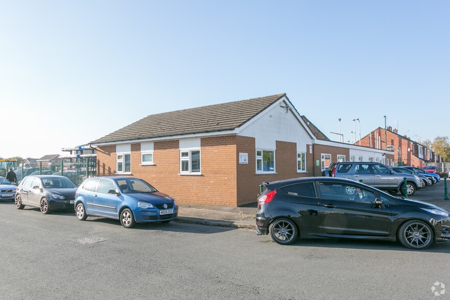 Weir Lane Industrial Estate portfolio of 5 properties for sale on LoopNet.ca - Primary Photo - Image 2 of 6