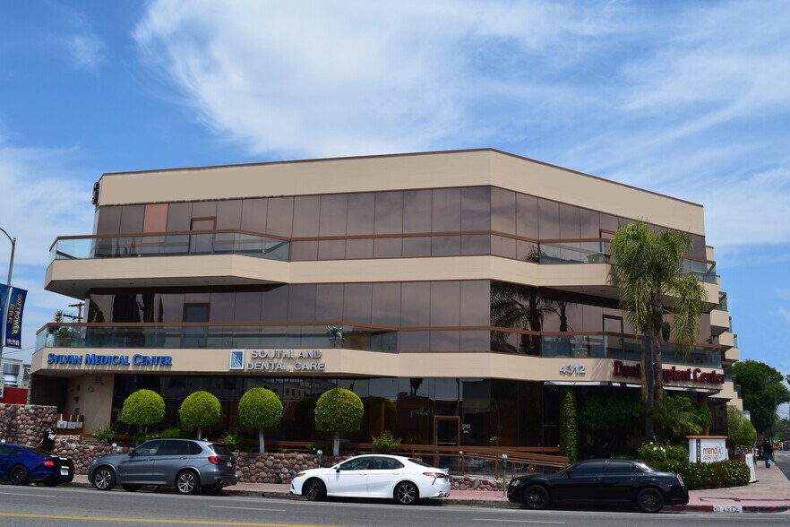 4312 Woodman Ave, Sherman Oaks, CA à louer - Photo du bâtiment - Image 3 de 8