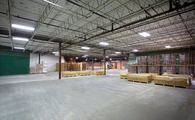 Plus de détails pour 529 Lancaster St, Leominster, MA - Industriel à louer