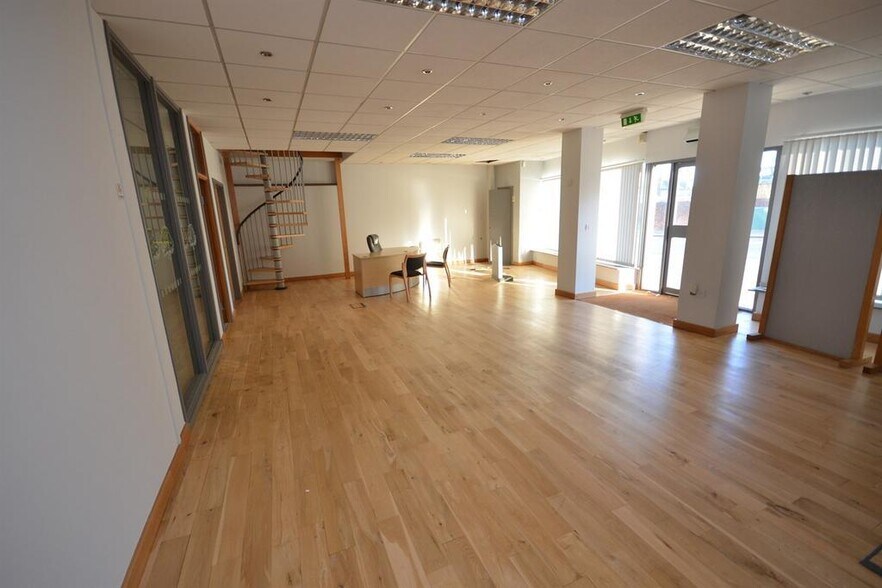 128-130 Fowler St, South Shields à louer - Photo du bâtiment - Image 3 de 11