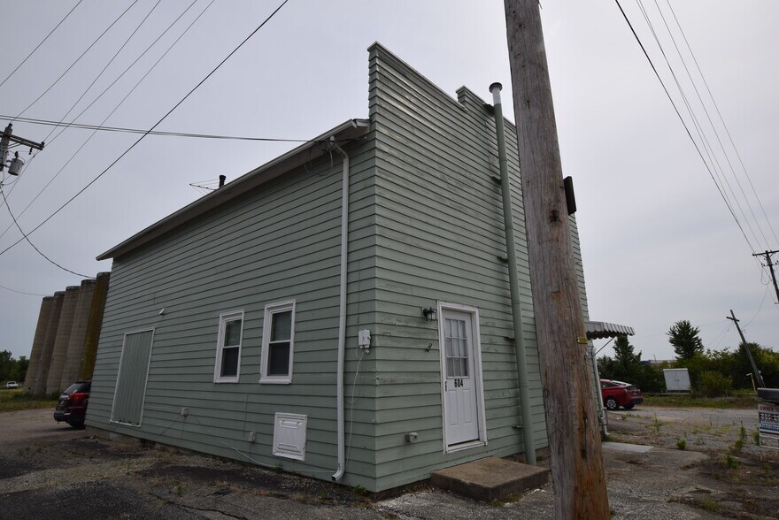 604 E Main St, Saint Paris, OH à louer - Photo du bâtiment - Image 2 de 15